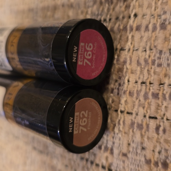 REVLON BRAND WOMEN'S SUPER LUSTROUS LIPSTICK BUNDLE OF 2 - Picture 2 of 8